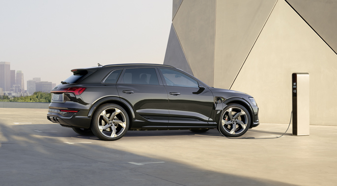 Autonomie generoasă, mai multă eficiență și un design mai accentuat: Audi Q8 e-tron.